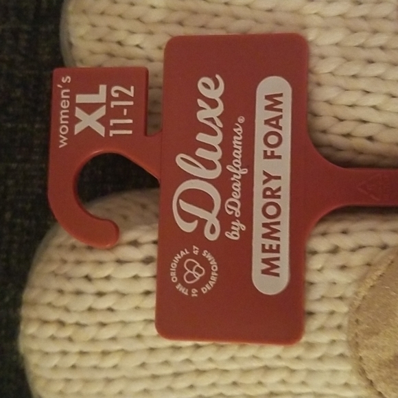 Deluxe by Dearfoams slippers NWT - Picture 2 of 4